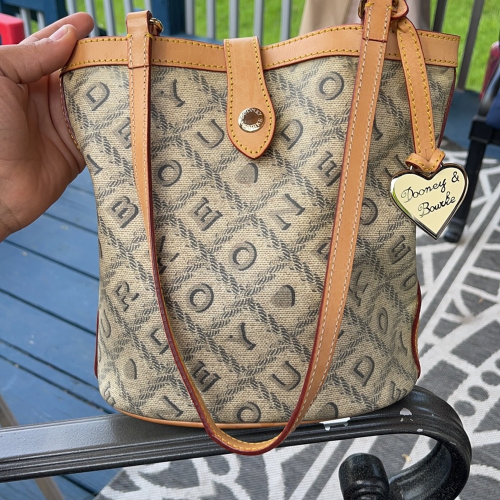 Dooney & bourke - Picture 3 of 9